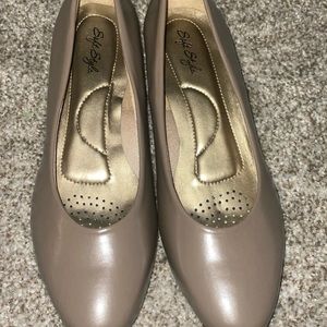 Soft style dress shoes